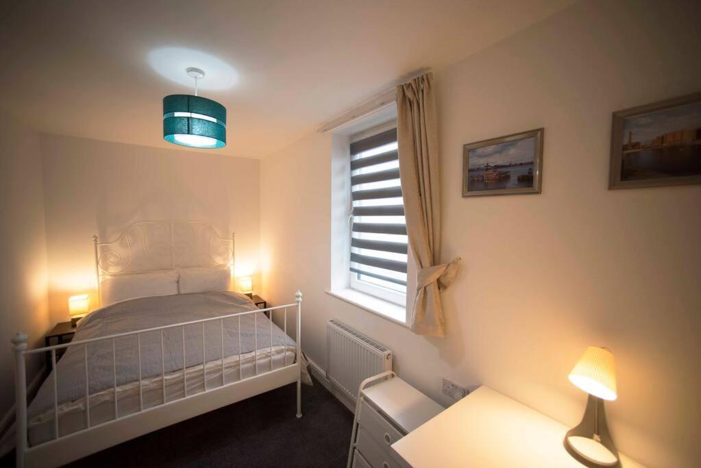 A Cosy 3-bed Family House In Sleeps 6 With Parking Spaces Holiday home *