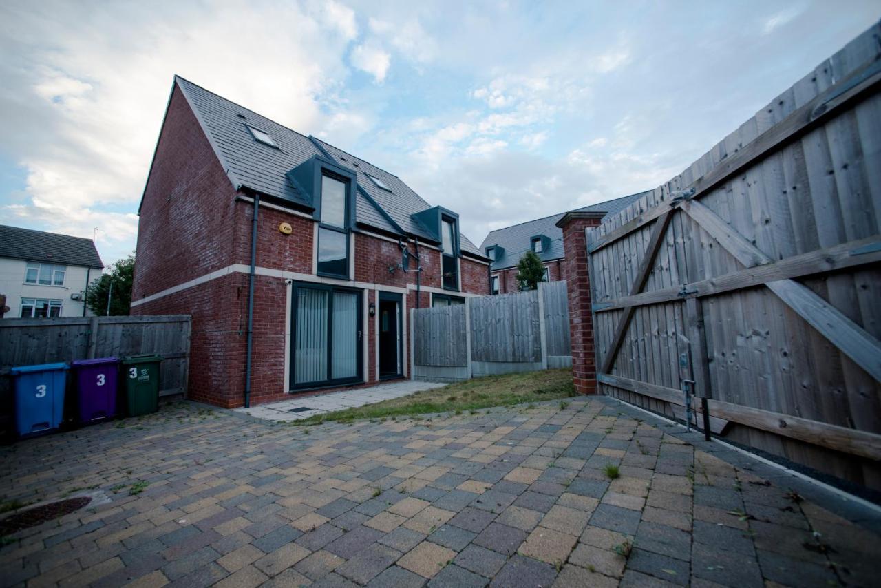 A Cosy 3-bed Family House In Sleeps 6 With Parking Spaces Holiday home Liverpool